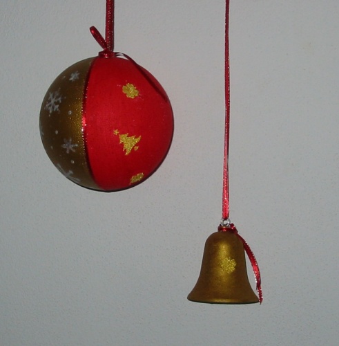 Vánoční koule a zvonek